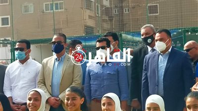 وزير الشباب يفتتح نادي الصفوة الرياضي.. ويوقع على كرة اللاعبات (صور وفيديو)