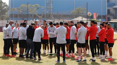 موسيماني يعقد محاضرة فنية أخيرة للاعبي الأهلي استعدادًا لمواجهة فيتا كلوب 