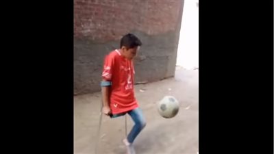 استغرقت نصف ساعة.. تفاصيل مكالمة وزيرة التضامن مع والد طفل وُلد بقدم واحدة