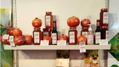 “أحلام إلهام”.. قصة صعيدية انتقلت للعالمية بالاستثمار في مخلفات الرمان (صور)