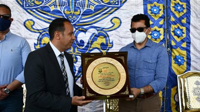 وزير الرياضة يطلق أسماء 6 شهداء من القوات المسلحة والشرطة على مراكز شباب بالفيوم ويكرم أسرهم (صور)