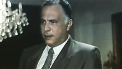 تشييع جثمان عادل هاشم إلى مثواه الأخير بحضور أشرف زكي