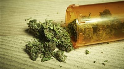 محاكمة 3 أشخاص بتهمة الاتجار بمخدر الاستروكس في منطقة السلام