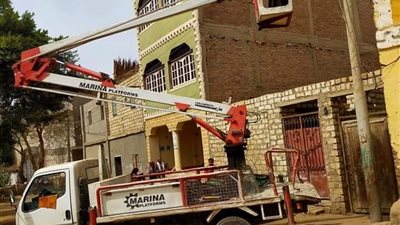 رئيس مدينة المنيا: صيانة 107 كشافات إنارة وخلايا كهربائية ورفع 250 طنًّا من المخلفات الصلبة والقمامة (صور)
