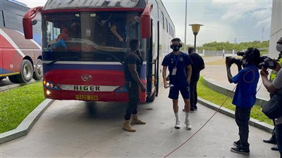 بيراميدز يصل إلى ملعب بنجامين مكابا لمواجهة نامونجو (صور)