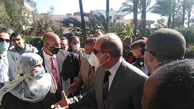 محافظ كفر الشيخ لرئيسة قرية: 