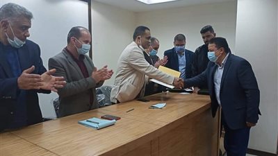 خالفوا الإجراءات الاحترازية.. صحة البحيرة تكرم الأطقم الطبية تقديرًا لجهودهم لمجابهة كورونا (صور)