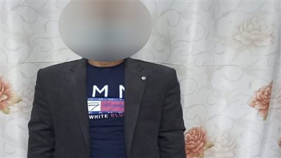 سقوط أحد الأشخاص لإتجاره في النقد الأجنبي خارج السوق المصرفية بقنا