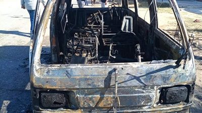 نجاة ركاب ميكروباص اشتعلت به النيران في الإسماعيلية باللحظات الأخيرة (صورة) 