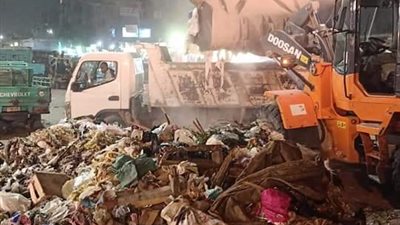 منعا لانتشار الأمراض.. رفع 150 طن قمامة ومخلفات بشبرا الخيمة (صور)