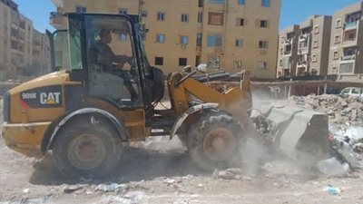 الجيزة ترفع 150 طن مخلفات من أراضي فضاء بهضبة الأهرام.. وحملات مكبرة لضبط التوك توك غير المرخص