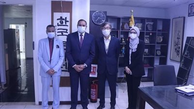 رئيس جامعة سوهاج بسفارة 