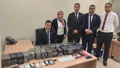 جمارك مطار القاهرة تضبط محاولتى تهريب عدد من الأقراص المخدرة وهواتف محمولة
