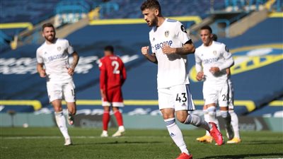 ليدز يونايتد يكتسح بيرنلي برباعية في الدوري الإنجليزي