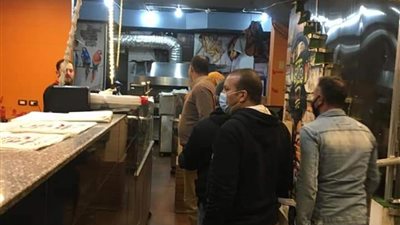 خلال حملة ليلية.. تحرير 30 غرامة فورية لعدم ارتداء الكمامة الطبية بالمنوفية (صور)