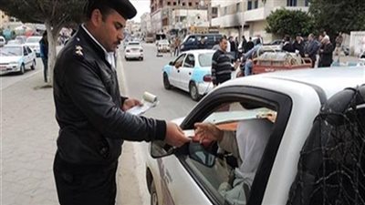 الأمن يضبط قائد سيارة لتثبيته كشافًا خلفيًّا أعاق رؤية السيارات
