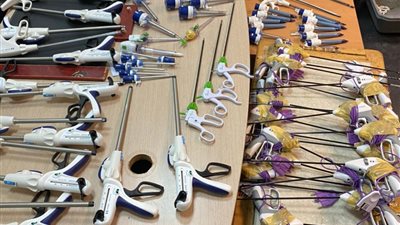 جمارك مطار القاهرة تضبط محاولة تهريب عدد من المناظير الجراحية المستعملة