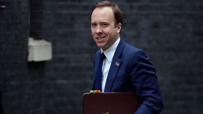 الصحة البريطانية: تطعيم نصف السكان البالغين بالجرعة الأولى من لقاح كورونا 