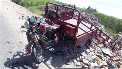 إصابة عامل بكسر في الجمجمة إثر انقلاب 