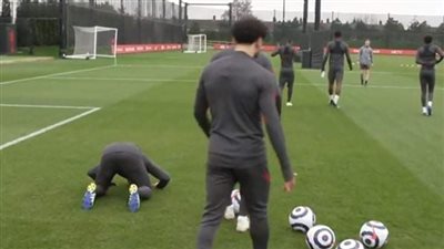 على طريقة محمد صلاح.. ألكانتار يسجل هدفا ويحتفل 