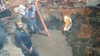 بسبب كسر مفاجئ.. قطع المياه عن مناطق بمدينة إسنا جنوبي الأقصر (صور)