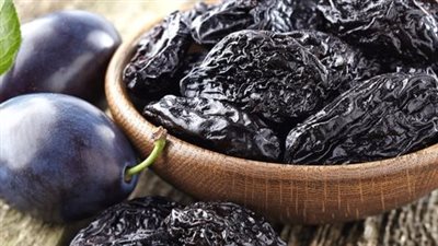 الفوائد الصحية لتناول البرقوق الطارج والمجفف