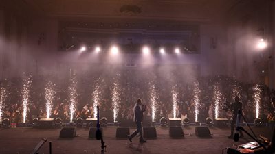 الهضبة عمرو دياب يتألق في حفل خاص بالعاصمة الجديدة (صور)