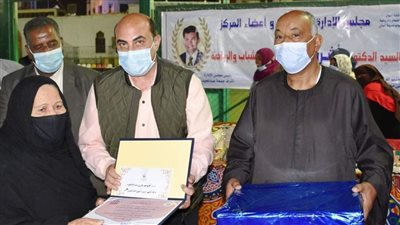 محافظ أسوان يفتتح جدارية 