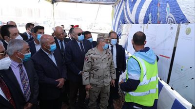 وزير النقل يتابع مشروعات الطرق بالإسكندرية