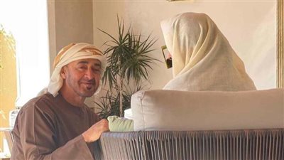 محمد بن زايد ينشر صورة تجمعه بوالدته بمناسبة عيد الأم: الخير والبركة