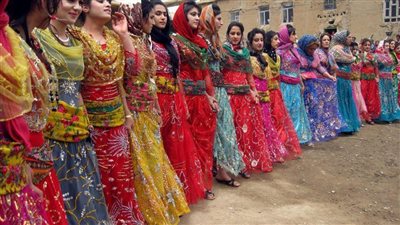 على الرغم من كورونا ..عيد النوروز يجد نصيبه من الاحتفالات حول العالم 