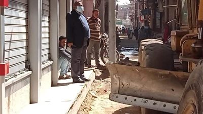بدء أعمال الرصف بـ 24 شارع بمدينة أبو قرقاص بالمنيا