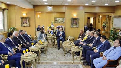 منال عوض تبحث مع لجنة النقل والمواصلات بـ