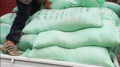 القبض على صاحب مخبر بحوزته 2 طن دقيق بلدي مدعم بالزاوية الحمراء