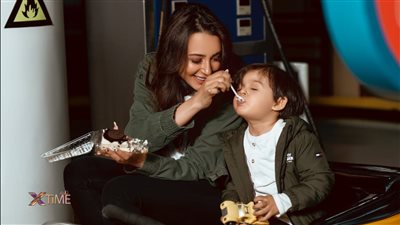 ساندي تكشف تفاصيل لأول مرة عن طفولتها وأمومتها مع أحمد عز الدين