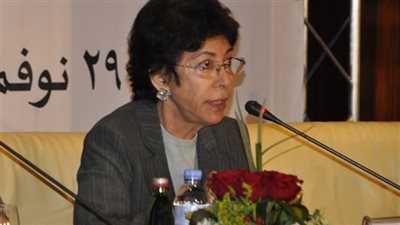 كرَّمها الرئيس.. السياسية والأكاديمية 