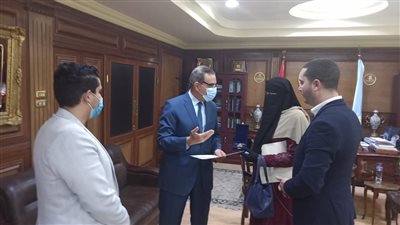 محافظ كفر الشيخ يستقبل الأم المثالية الثانية على مستوى الجمهورية ويشيد بكفاحها