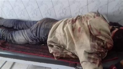 بعد سقوطه من القطار بإدفو.. والد المصاب: يعاني من كهرباء على المخ