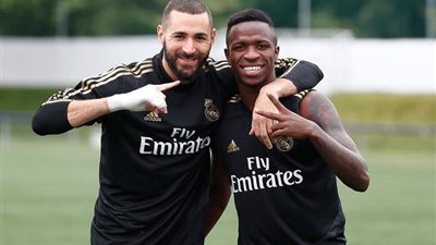  بنزيما يعلق على أنباء سجنه (صورة)