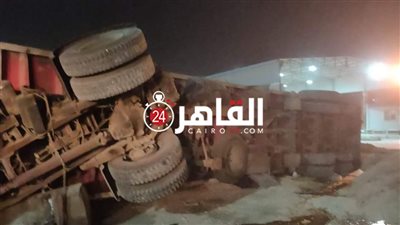 إصابة شخصين في حادث تصادم بين سيارتين بأسيوط