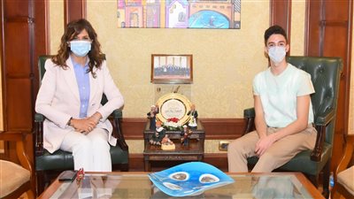 وزيرة الهجرة تستقبل 