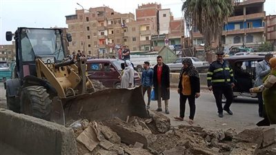 محليات المنوفية تشن حملة مكبرة على الإشغالات وتعديات الطريق في شنوان