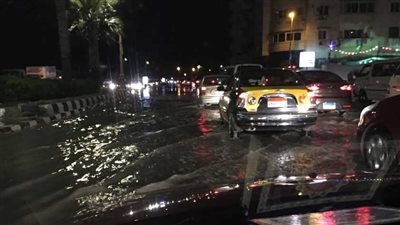 كسر ماسورة مياه بشارع الأمير لؤلؤ بالإسكندرية  