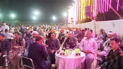 بالشيشة.. إقامة حفل زفاف بحضور برلماني رغم التحذيرات من كورونا في قنا (صور) 