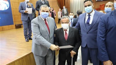 محمد سعفان يكرّم 17 من العاملين بالقوى العاملة بالدقهلية بمشاركة المحافظ