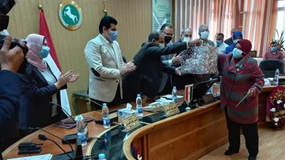 بينهن والدة وزوجة شهيد.. محافظ الشرقية يكرم 5 أمهات مثاليات (صور)