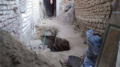 القبض على 4 أشخاص بينهم طالبان للتنقيب عن الآثار بمنزل عامل في سوهاج 