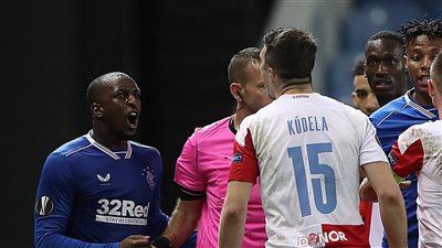 الشرطة البريطانية تفتح تحقيقًا مع نجم سلافيا براج بسبب اتهامه بالعنصرية