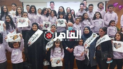 محافظ بورسعيد يتوج 5 سيدات بلقب الأم المثالية (صور)