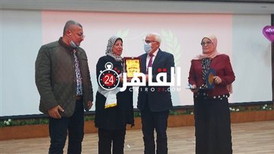 تتويج والدة الشهيد 